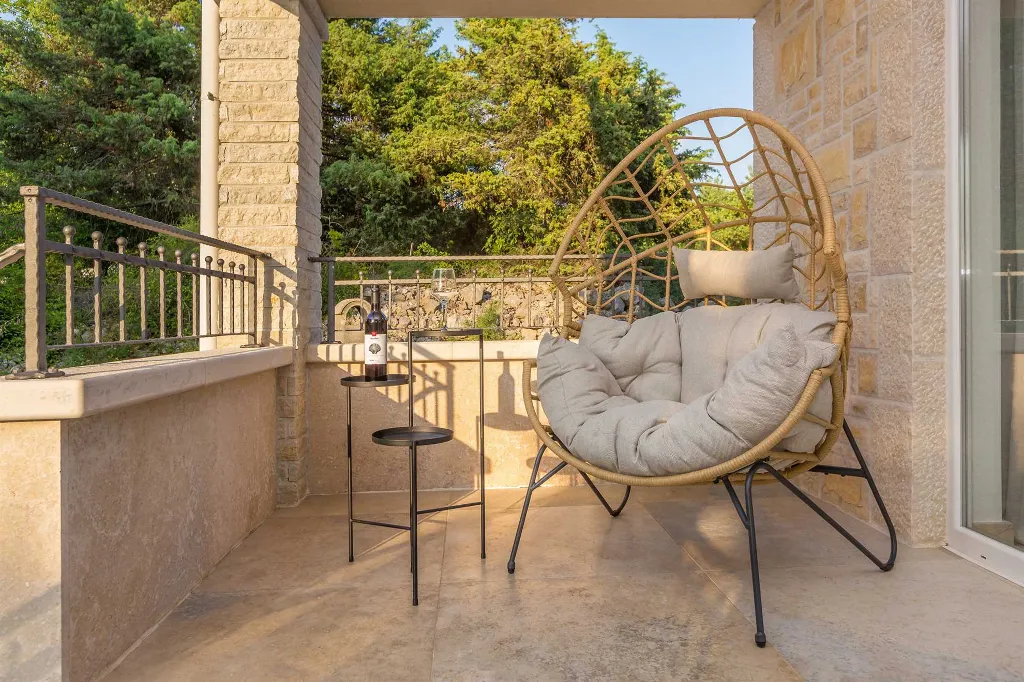 House with Private Pool in Milovčići for 8 Guests
