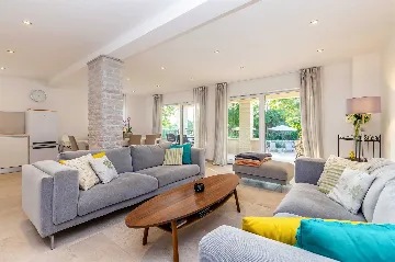 House with Private Pool in Milovčići for 8 Guests