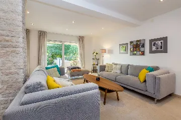 House with Private Pool in Milovčići for 8 Guests