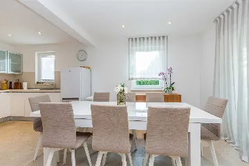 House with Private Pool in Milovčići for 8 Guests