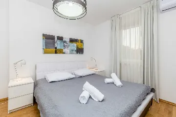 House with Private Pool in Milovčići for 8 Guests