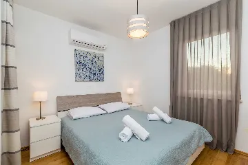 House with Private Pool in Milovčići for 8 Guests