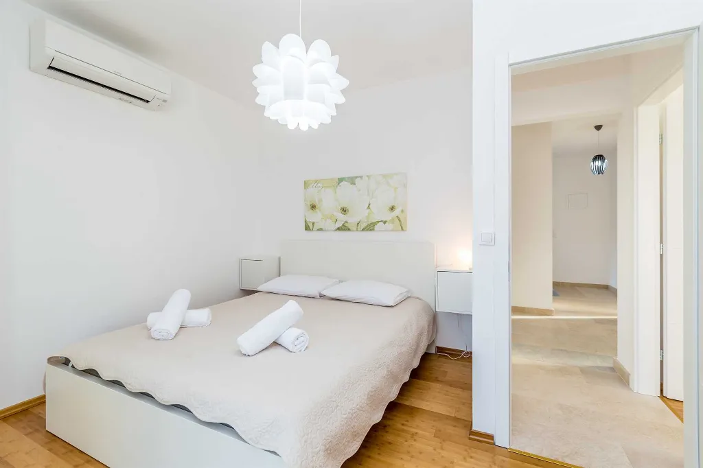 House with Private Pool in Milovčići for 8 Guests