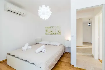 House with Private Pool in Milovčići for 8 Guests