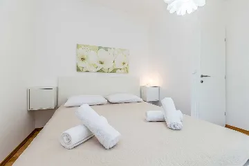 House with Private Pool in Milovčići for 8 Guests