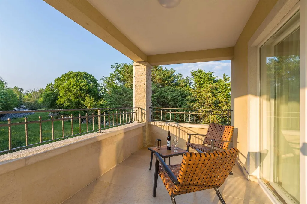 House with Private Pool in Milovčići for 8 Guests