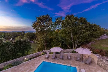 House with Private Pool in Milovčići for 8 Guests