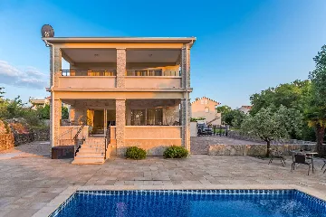 House with Private Pool in Milovčići for 8 Guests