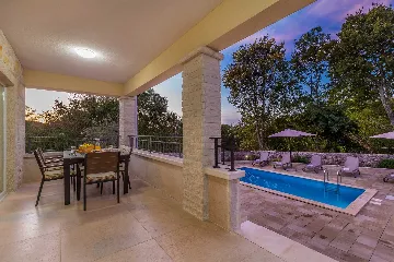 House with Private Pool in Milovčići for 8 Guests