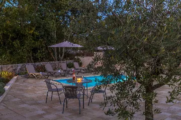 House with Private Pool in Milovčići for 8 Guests