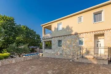 House with Private Pool in Milovčići for 8 Guests