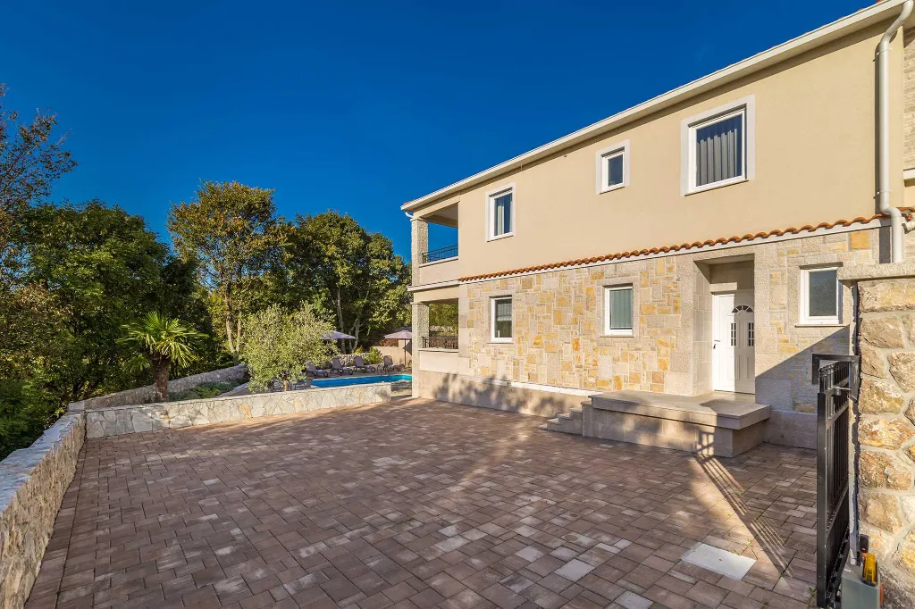 House with Private Pool in Milovčići for 8 Guests