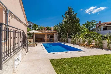 House in Pinezići with Private Pool for 6