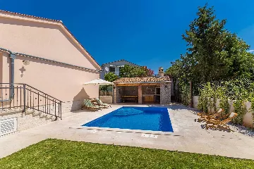 House in Pinezići with Private Pool for 6