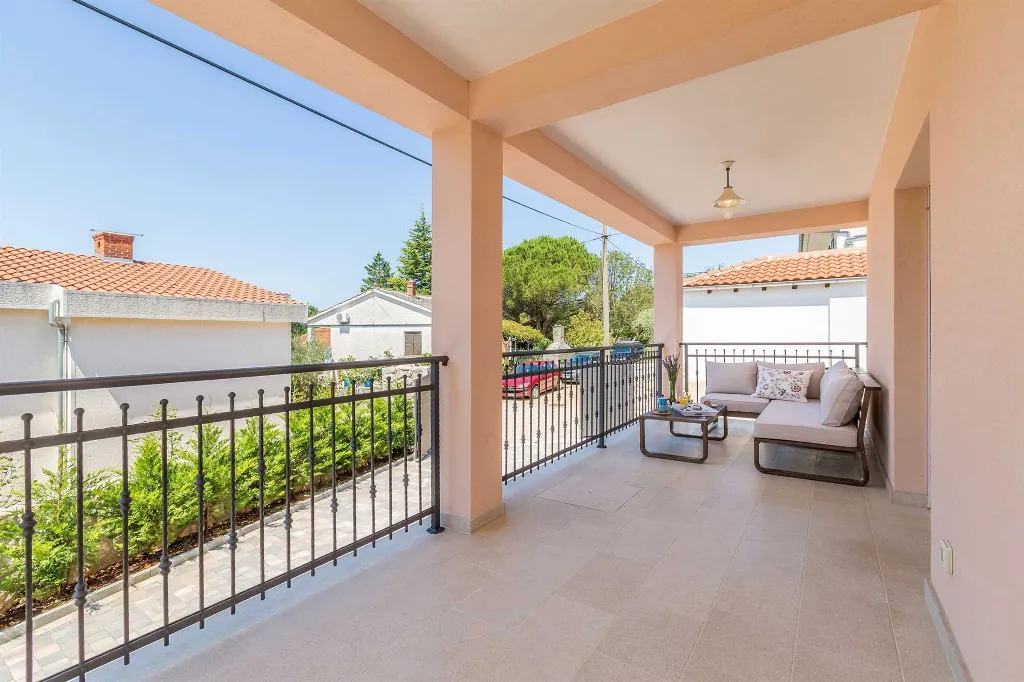 House in Pinezići with Private Pool for 6