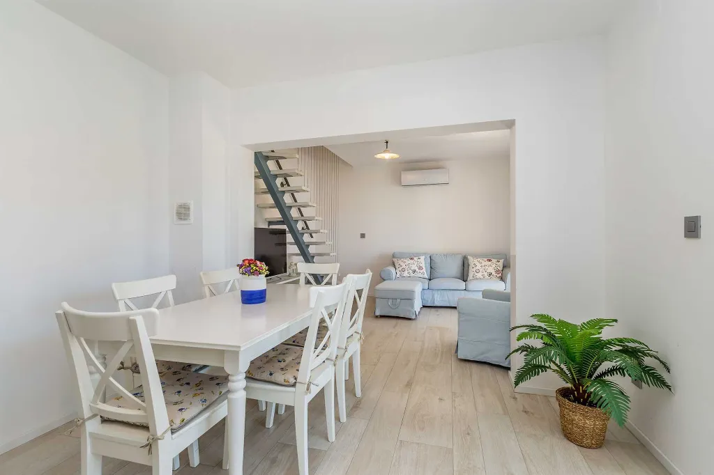 House in Pinezići with Private Pool for 6