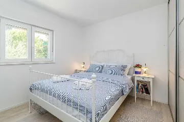 House in Pinezići with Private Pool for 6