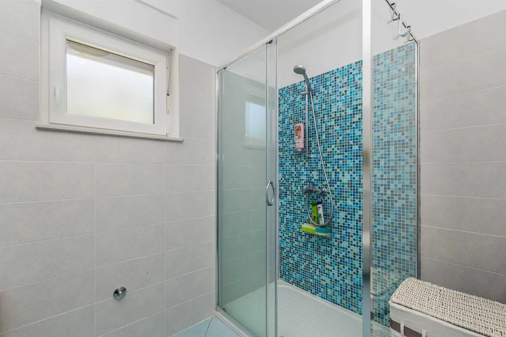 House in Pinezići with Private Pool for 6