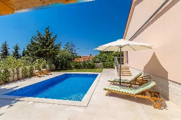 House in Pinezići with Private Pool for 6