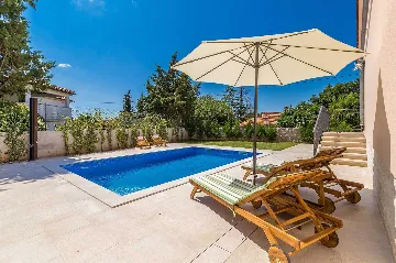 House in Pinezići with Private Pool for 6