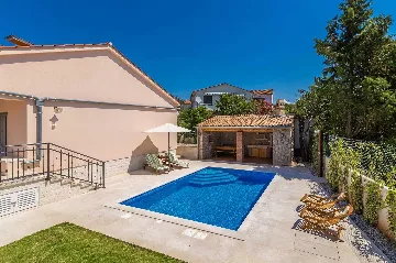 House in Pinezići with Private Pool for 6