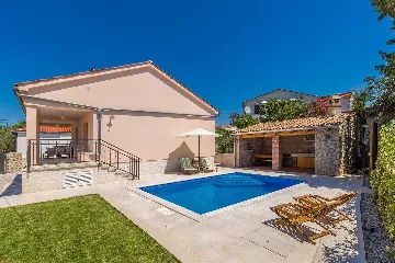 House in Pinezići with Private Pool for 6