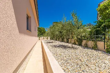 House in Pinezići with Private Pool for 6