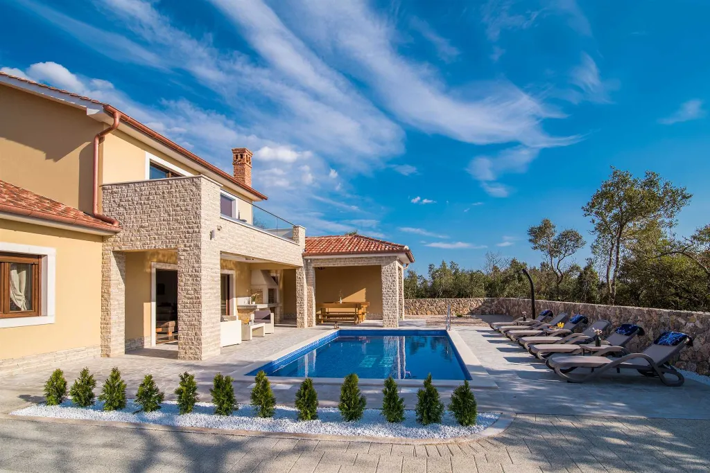 3-Bedroom Villa with Private Pool in Pinezići