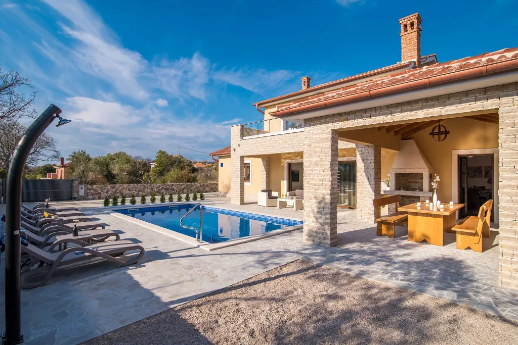 3-Bedroom Villa with Private Pool in Pinezići