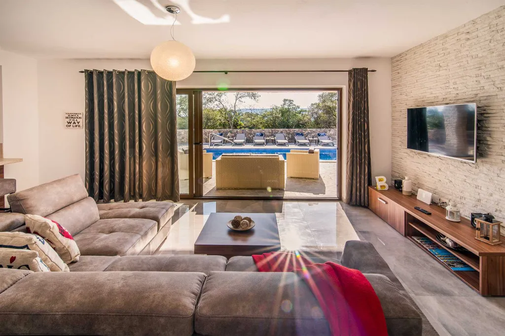 3-Bedroom Villa with Private Pool in Pinezići
