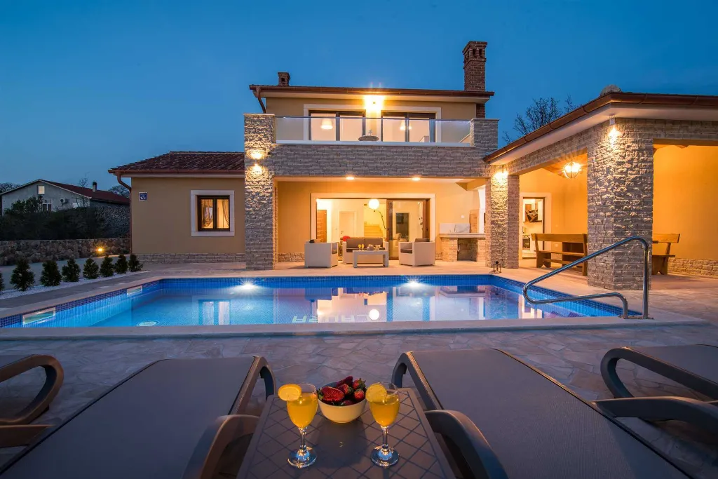 3-Bedroom Villa with Private Pool in Pinezići