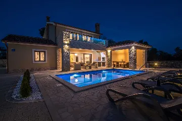 3-Bedroom Villa with Private Pool in Pinezići