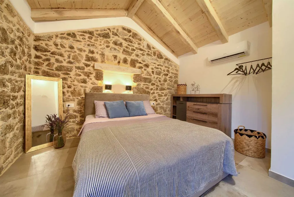 Rustic Villa in Gostinjac for Up to 6 Guests