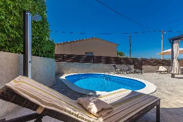 Milohnići House for Up to 8 with Heated Pool