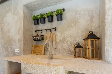 Milohnići House for Up to 8 with Heated Pool