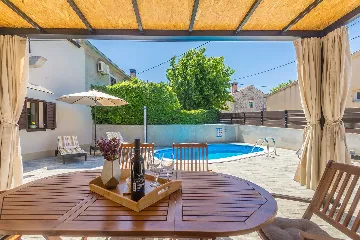 Milohnići House for Up to 8 with Heated Pool