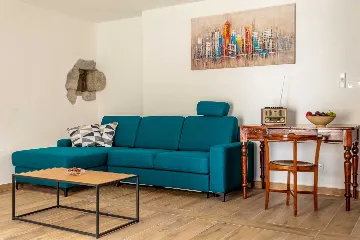 Milohnići House for Up to 8 with Heated Pool