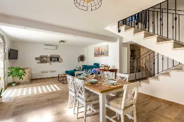 Milohnići House for Up to 8 with Heated Pool