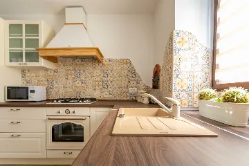 Milohnići House for Up to 8 with Heated Pool