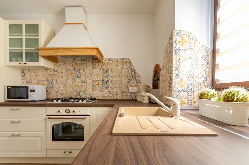 Milohnići House for Up to 8 with Heated Pool