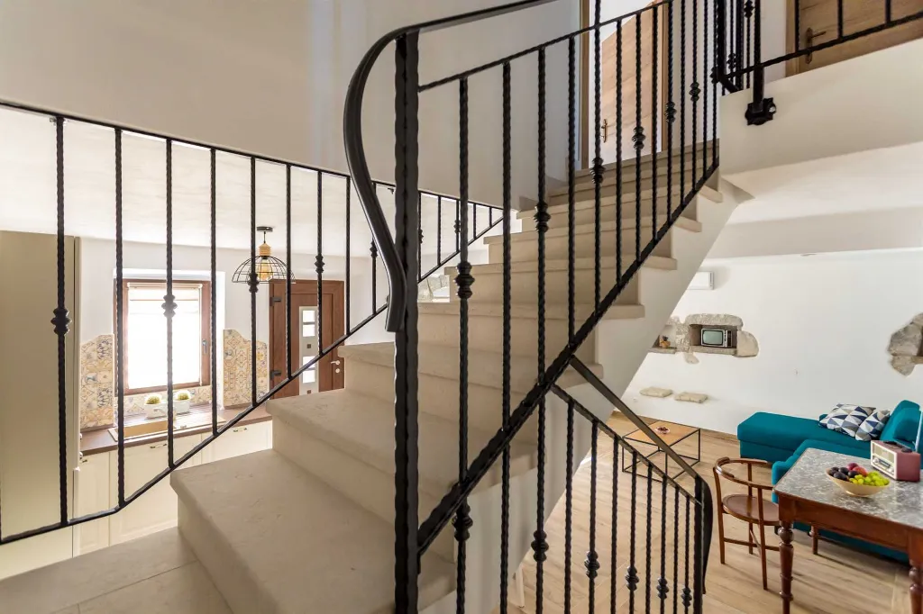 Milohnići House for Up to 8 with Heated Pool