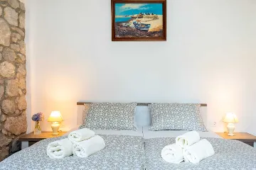 Milohnići House for Up to 8 with Heated Pool