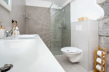 Milohnići House for Up to 8 with Heated Pool