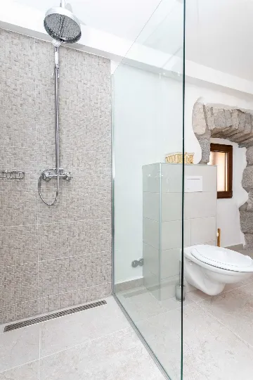 Milohnići House for Up to 8 with Heated Pool