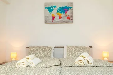 Milohnići House for Up to 8 with Heated Pool