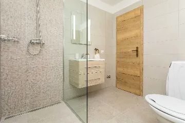 Milohnići House for Up to 8 with Heated Pool