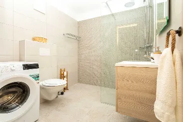 Milohnići House for Up to 8 with Heated Pool