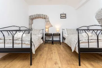 Milohnići House for Up to 8 with Heated Pool