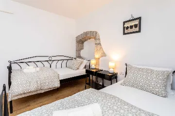 Milohnići House for Up to 8 with Heated Pool