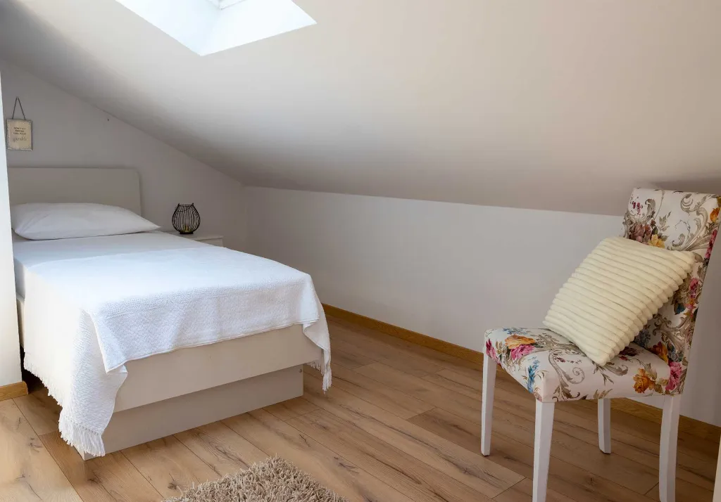 House in Žgaljići for 4 Guests with Private Pool